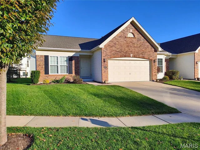$440,000 | 160 New Holland Drive, Chesterfield, MO 63017