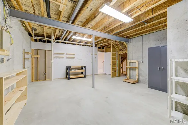 $440,000 | 160 New Holland Drive, Chesterfield, MO 63017