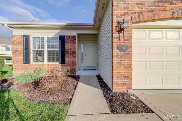 $440,000 | 160 New Holland Drive, Chesterfield, MO 63017