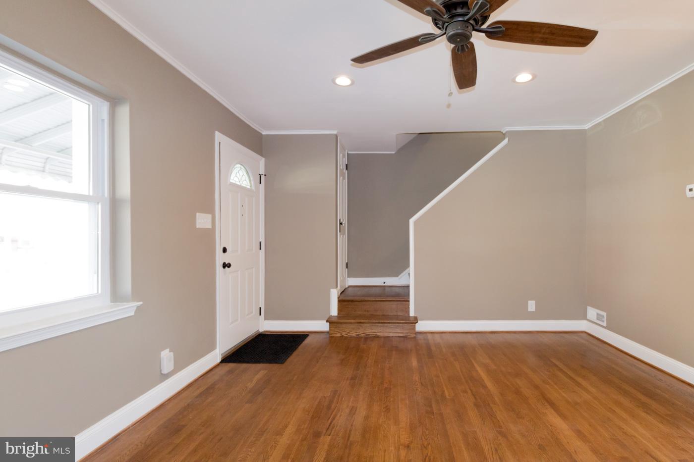 837 Benninghaus Road Baltimore, MD 21212 - Photo 4 of 30 Living Room