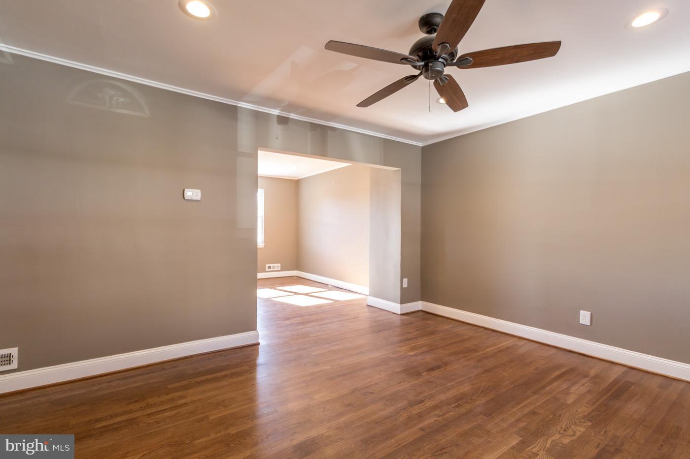837 Benninghaus Road Baltimore, MD 21212 - Photo 5 of 30 Living Room