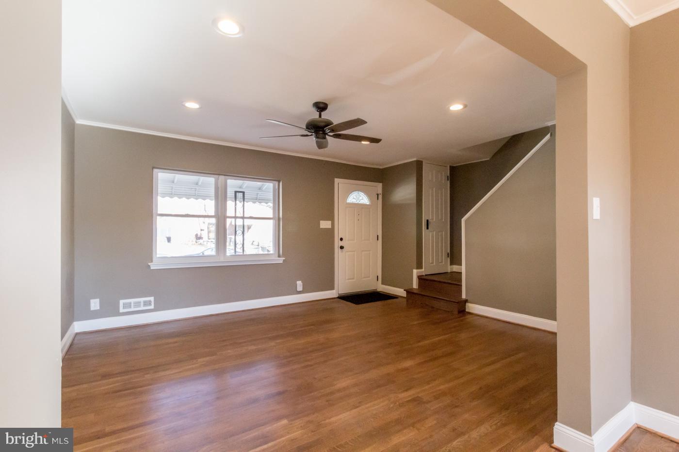 837 Benninghaus Road Baltimore, MD 21212 - Photo 7 of 30 Living Room