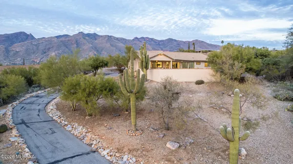 $829,000 | 5555 North Sundance Place, Tucson, AZ 85718