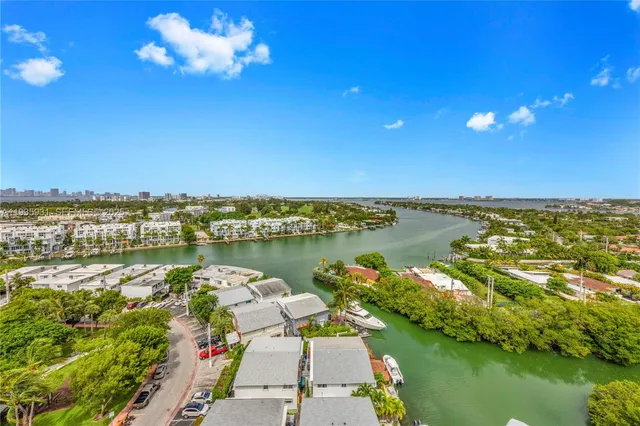 $2,700 | 7441 Wayne Avenue, Unit 15E, Miami Beach, FL 33141