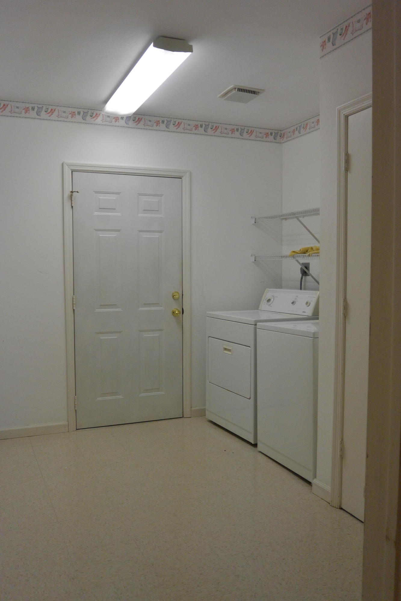 6100 Northwest 4th Avenue Boca Raton, FL 33487 - Photo 10 of 17 Laundry room