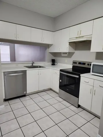 $2,400 | 51 Whitehead Circle, Unit 51, Weston, FL 33326