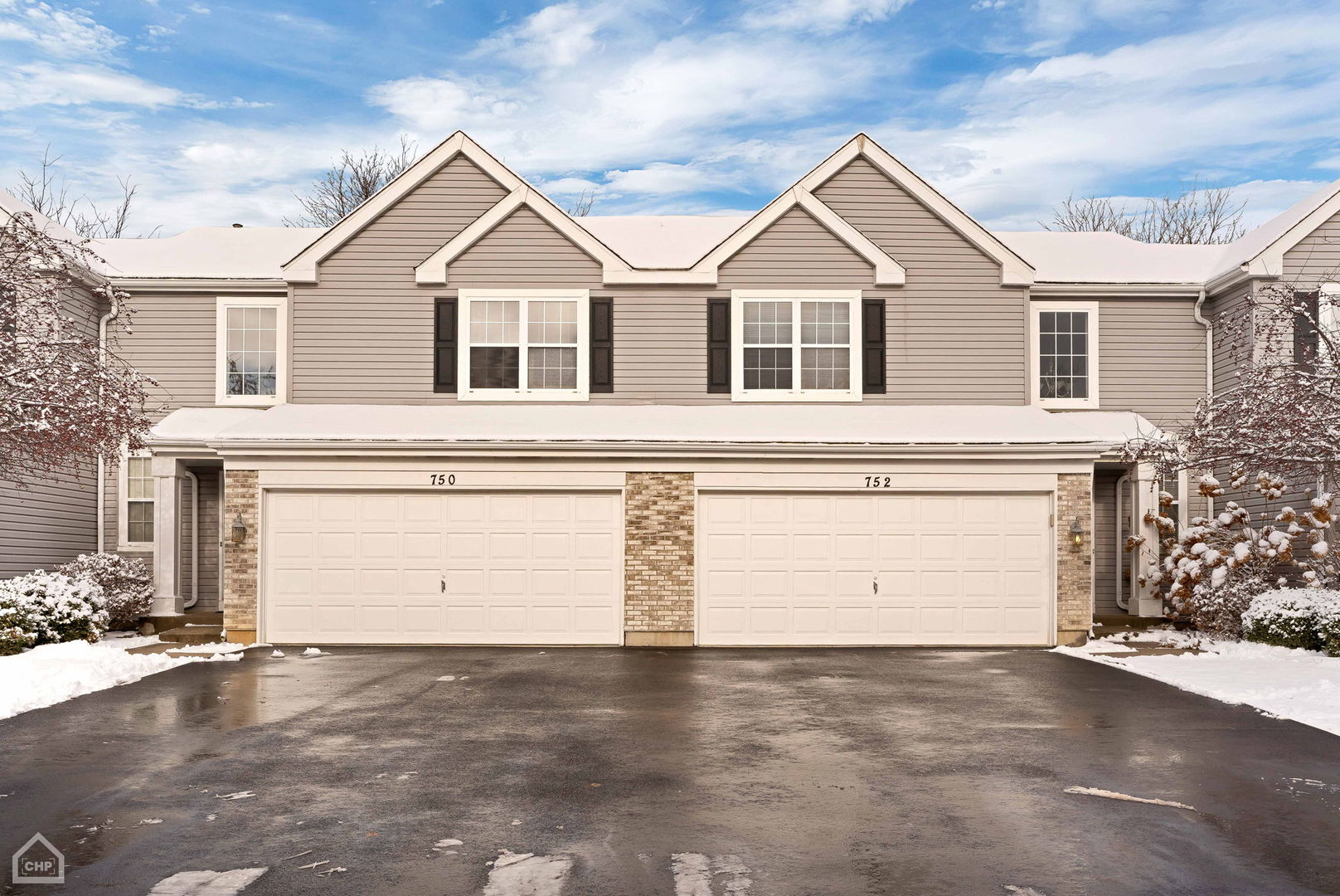 752 Savannah Lane Crystal Lake, IL 60014 - Photo 2 of 31