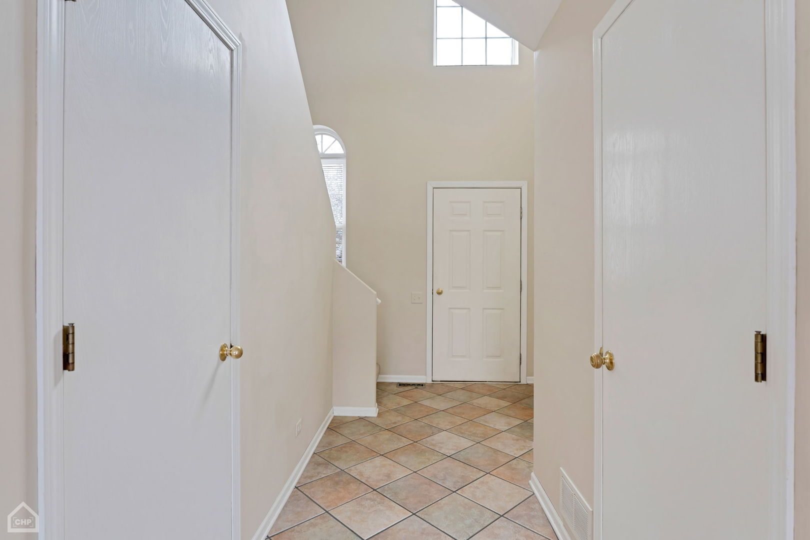 752 Savannah Lane Crystal Lake, IL 60014 - Photo 3 of 31