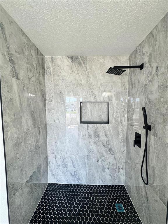 207 High Ridge Drive Davenport, FL 33837 - Photo 19 of 33 a bathroom with a shower