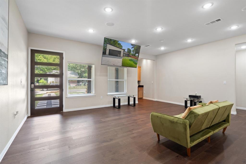 2514 Carpenter Avenue Dallas, TX 75215 - Photo 10 of 24 a living room with furniture and a table