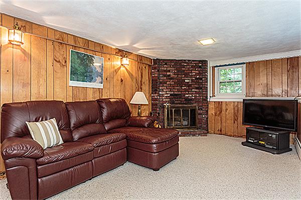 18 Hollywood Road Winchester, MA 01890 - Photo 13 of 20 Gallery Image 13