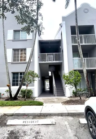 $2,700 | 631 Southwest 111th Lane, Unit 102, Pembroke Pines, FL 33025