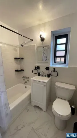 $1,350 | 2337 Hudson Terrace, Unit B14, Fort Lee, NJ 07024