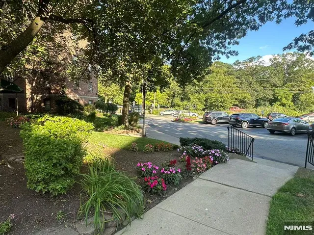$1,350 | 2337 Hudson Terrace, Unit B14, Fort Lee, NJ 07024