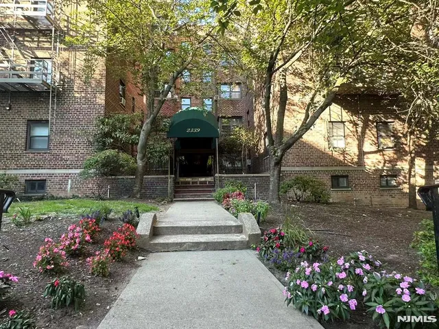 $1,350 | 2337 Hudson Terrace, Unit B14, Fort Lee, NJ 07024