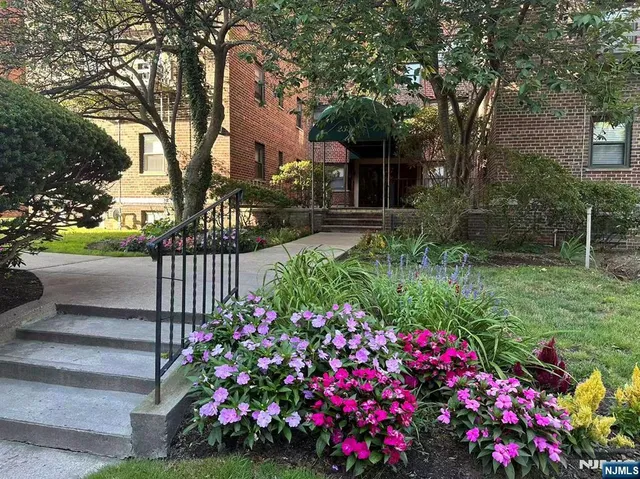 $1,350 | 2337 Hudson Terrace, Unit B14, Fort Lee, NJ 07024