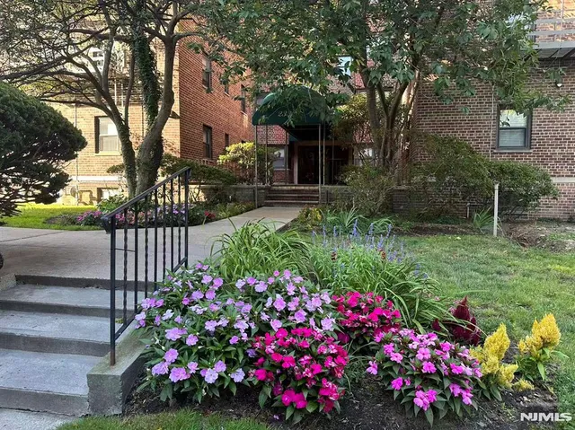 $1,350 | 2337 Hudson Terrace, Unit B14, Fort Lee, NJ 07024