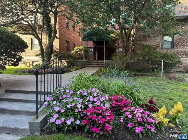 $1,350 | 2337 Hudson Terrace, Unit B14, Fort Lee, NJ 07024