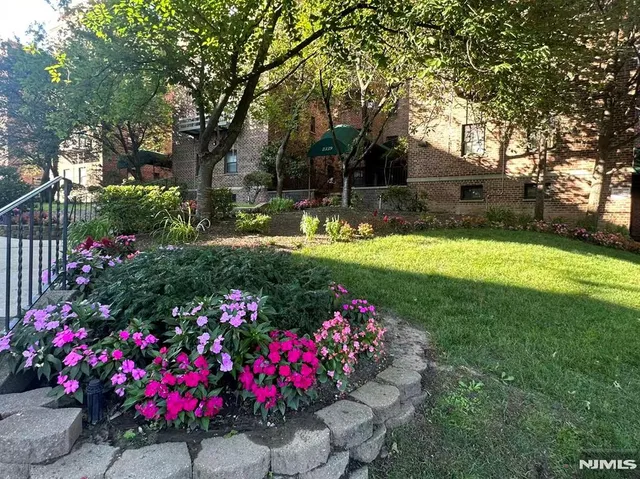 $1,350 | 2337 Hudson Terrace, Unit B14, Fort Lee, NJ 07024