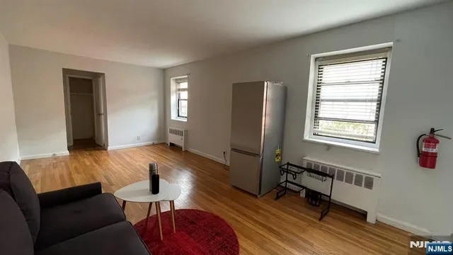 $1,350 | 2337 Hudson Terrace, Unit B14, Fort Lee, NJ 07024