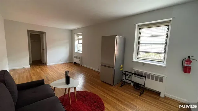 $1,350 | 2337 Hudson Terrace, Unit B14, Fort Lee, NJ 07024