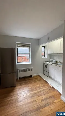 $1,350 | 2337 Hudson Terrace, Unit B14, Fort Lee, NJ 07024