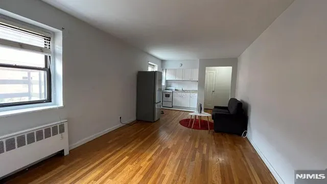 $1,350 | 2337 Hudson Terrace, Unit B14, Fort Lee, NJ 07024