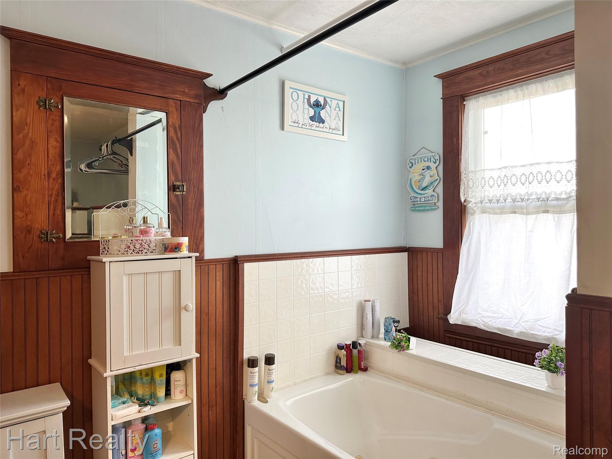 1083 South Van Buren Road Reese, MI 48757 - Photo 8 of 33 Jacuzzi tub