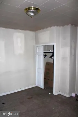 an empty room with a empty space