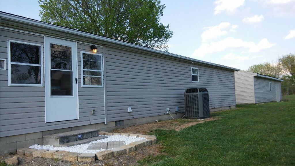 2310 South Leatherwood Road Bedford, IN 47421 - Photo 2 of 18 Gallery Image 2