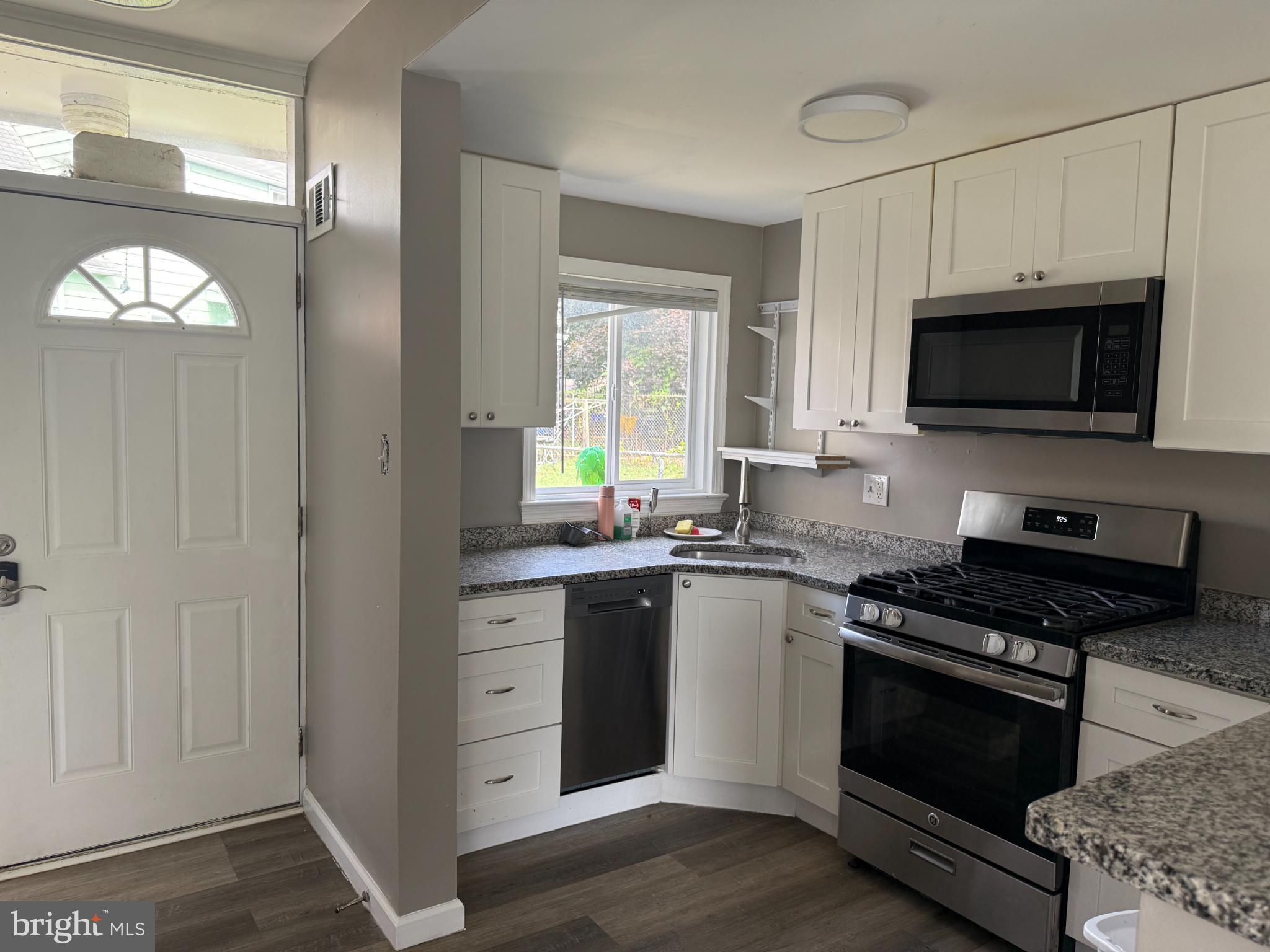 913 Spa Road Annapolis, MD 21401 - Photo 3 of 16 Modern kitchen with sleek finishes.