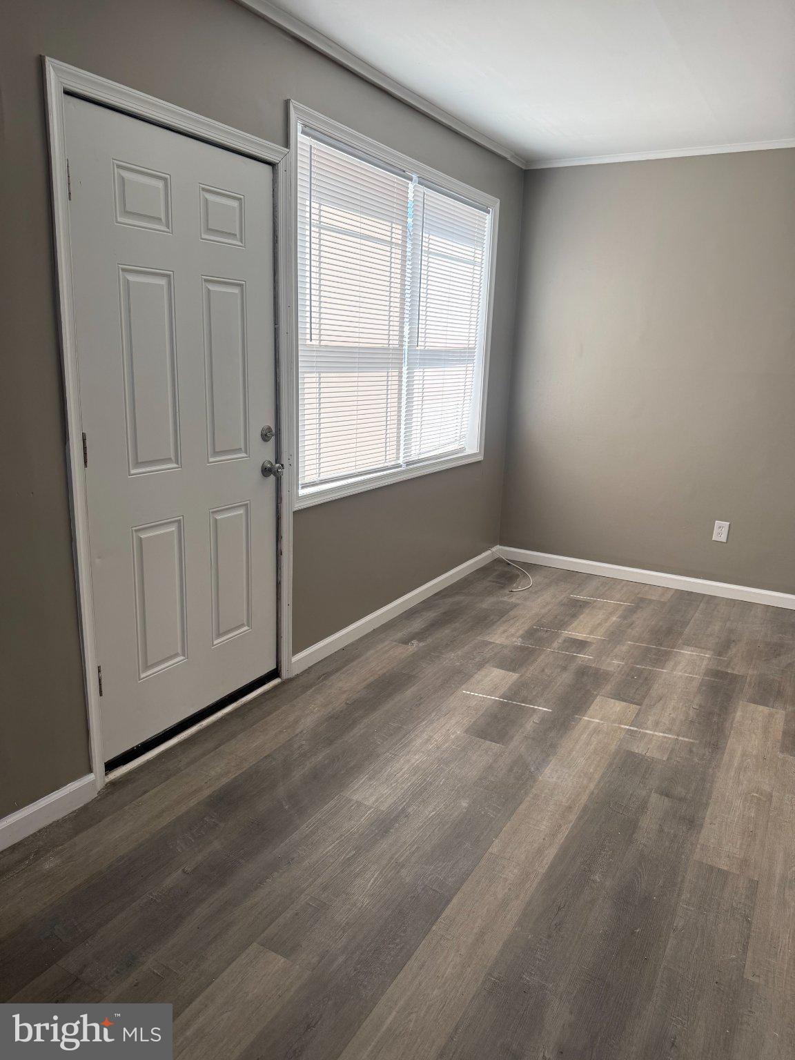 913 Spa Road Annapolis, MD 21401 - Photo 8 of 16 Bright and inviting entryway space.