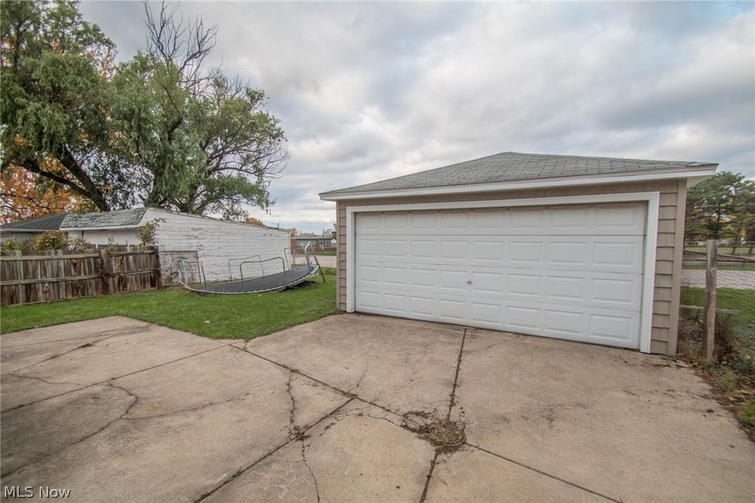 11160 Snow Road Parma, OH 44130 - Photo 31 of 34