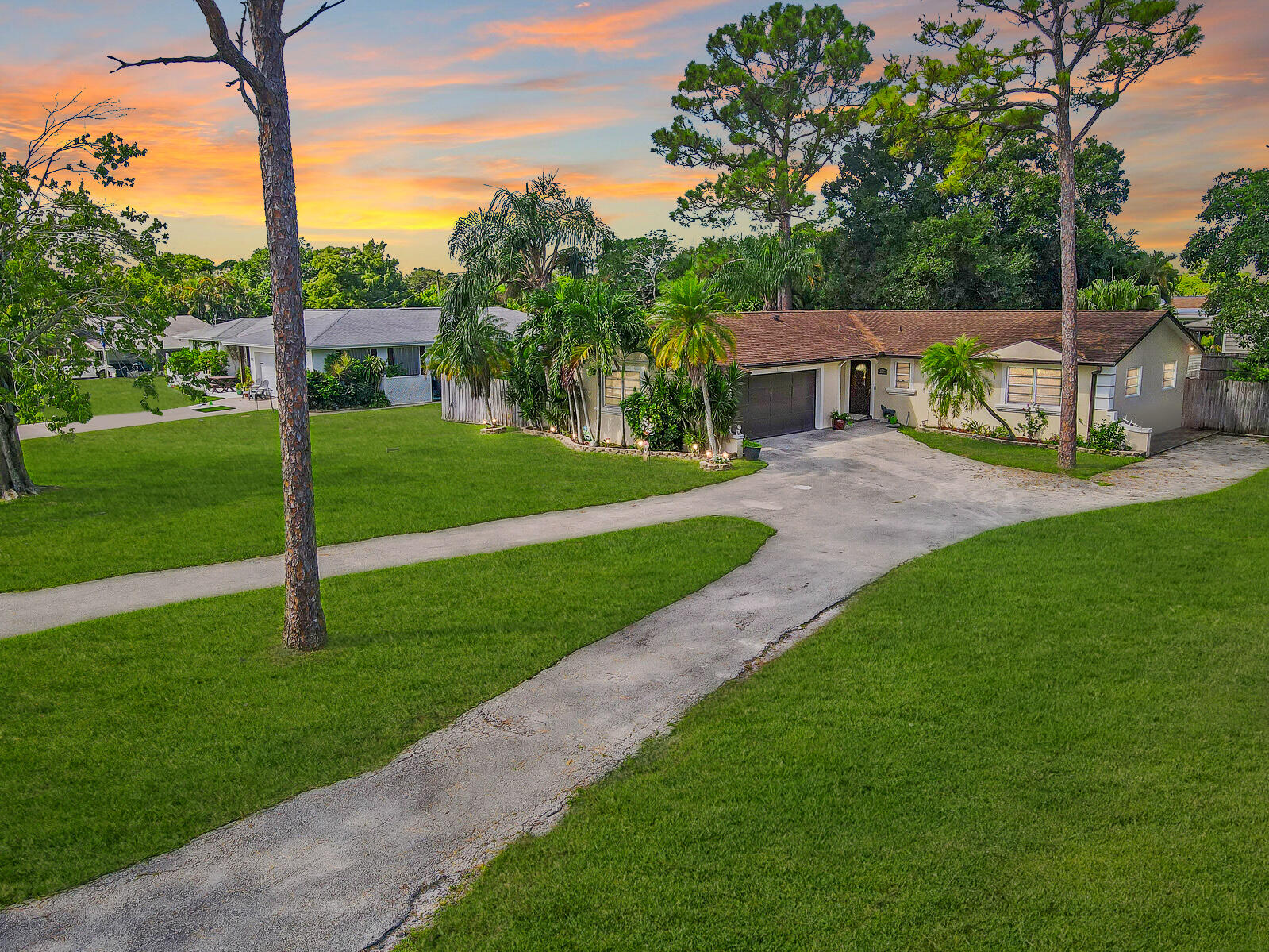 86 Cleveland Road Lake Worth, FL 33467 - Photo 1 of 27 Front Sunset