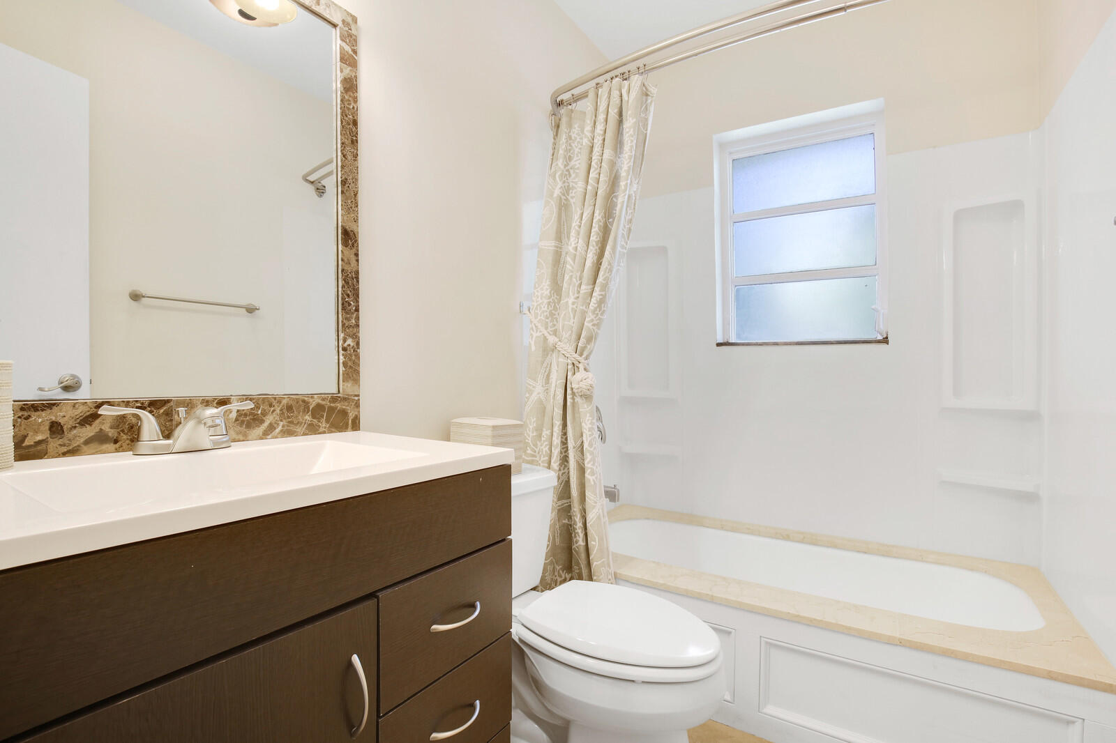 86 Cleveland Road Lake Worth, FL 33467 - Photo 12 of 27 Guest Bathroom