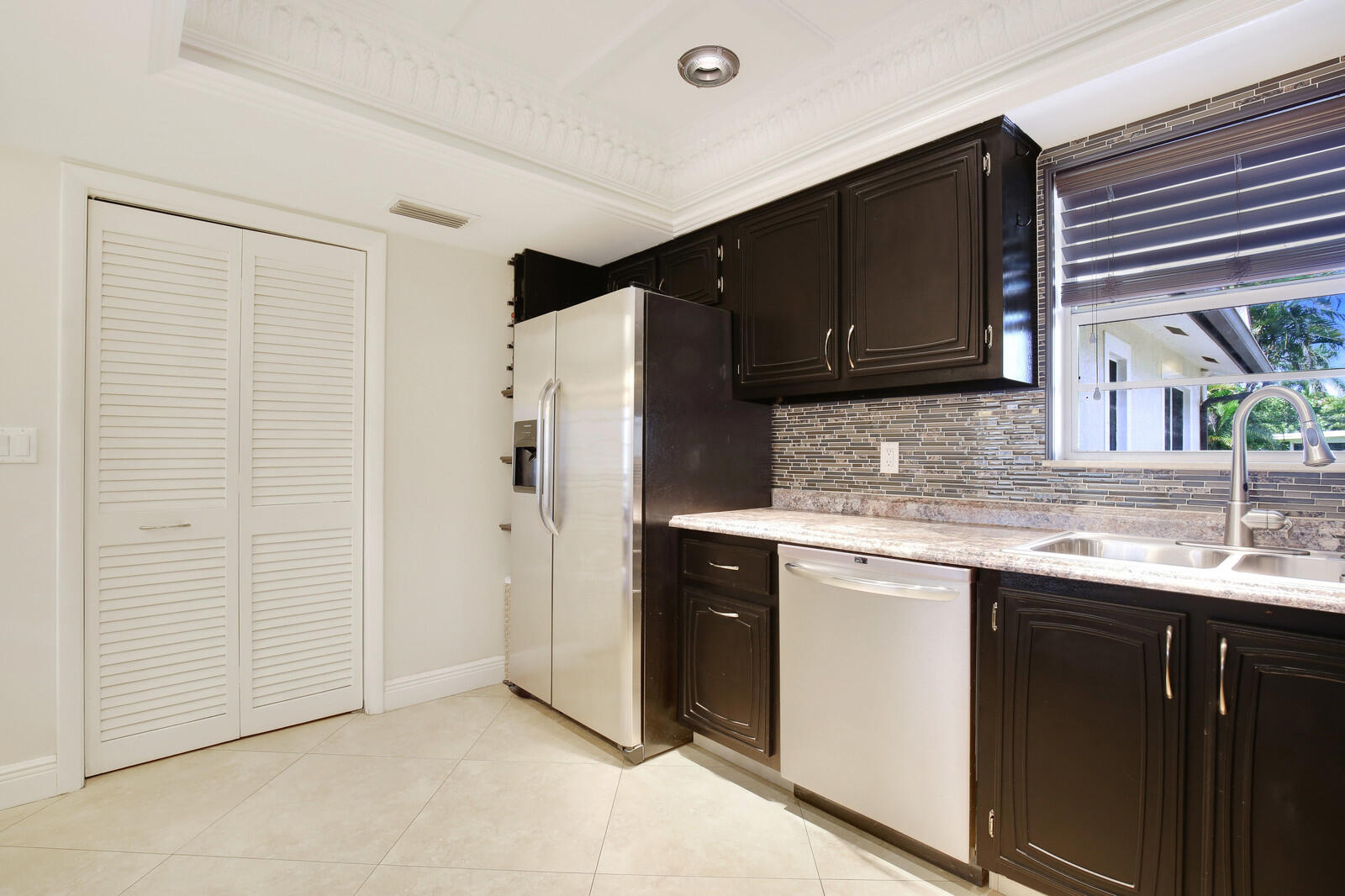 86 Cleveland Road Lake Worth, FL 33467 - Photo 14 of 27 Kitchen 2