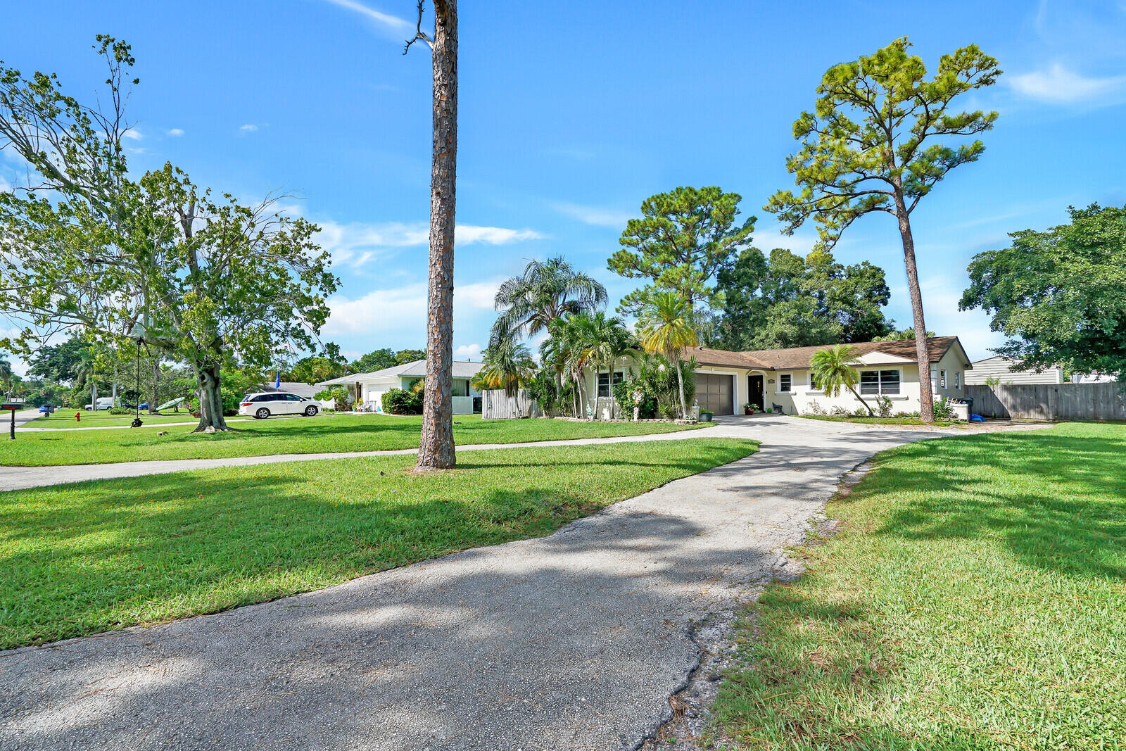 86 Cleveland Road Lake Worth, FL 33467 - Photo 2 of 27 Front