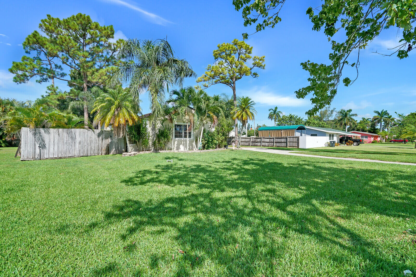 86 Cleveland Road Lake Worth, FL 33467 - Photo 3 of 27 Left