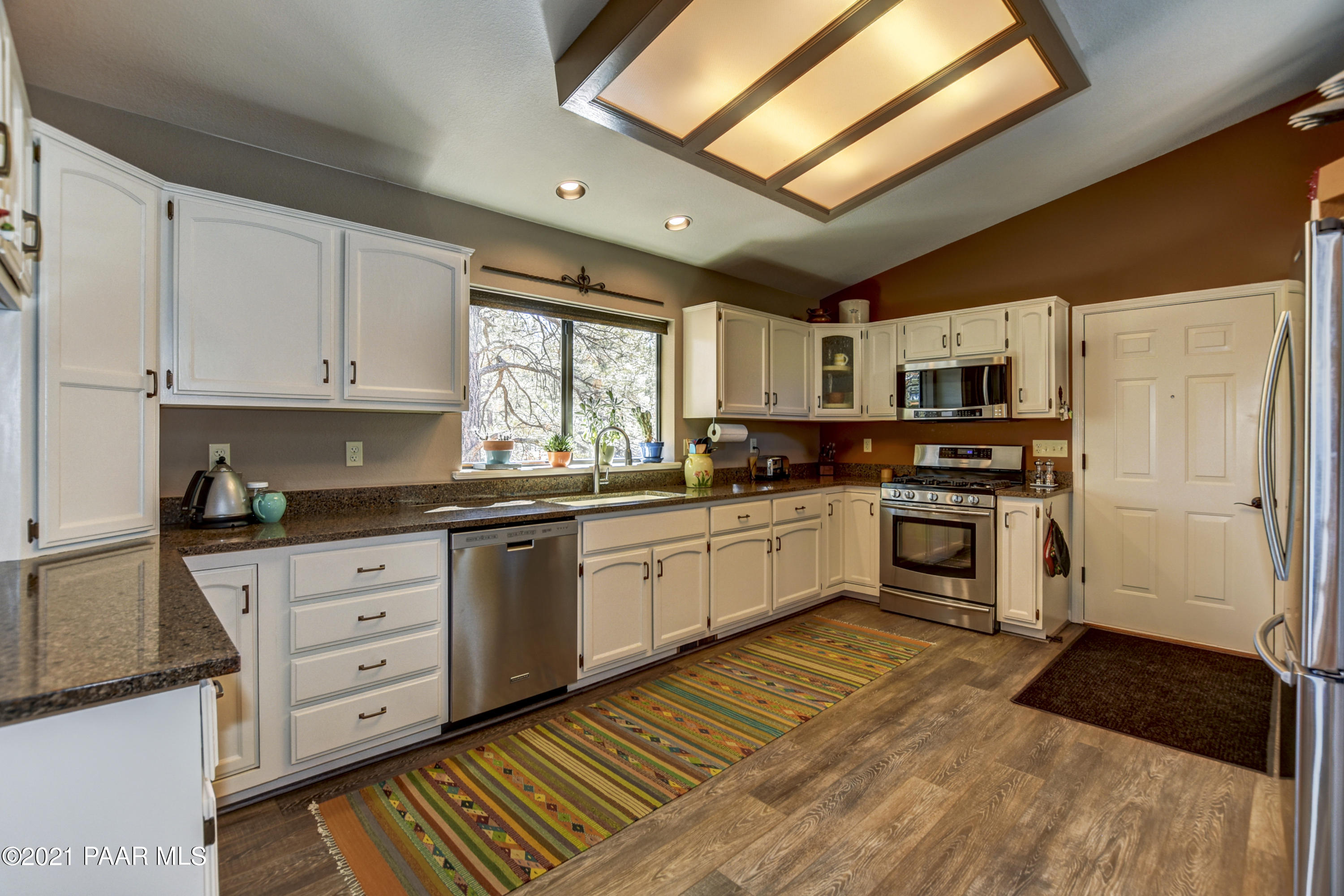 1117 East Timber Ridge Road Prescott, AZ 86303 - Photo 12 of 30 Kitchen