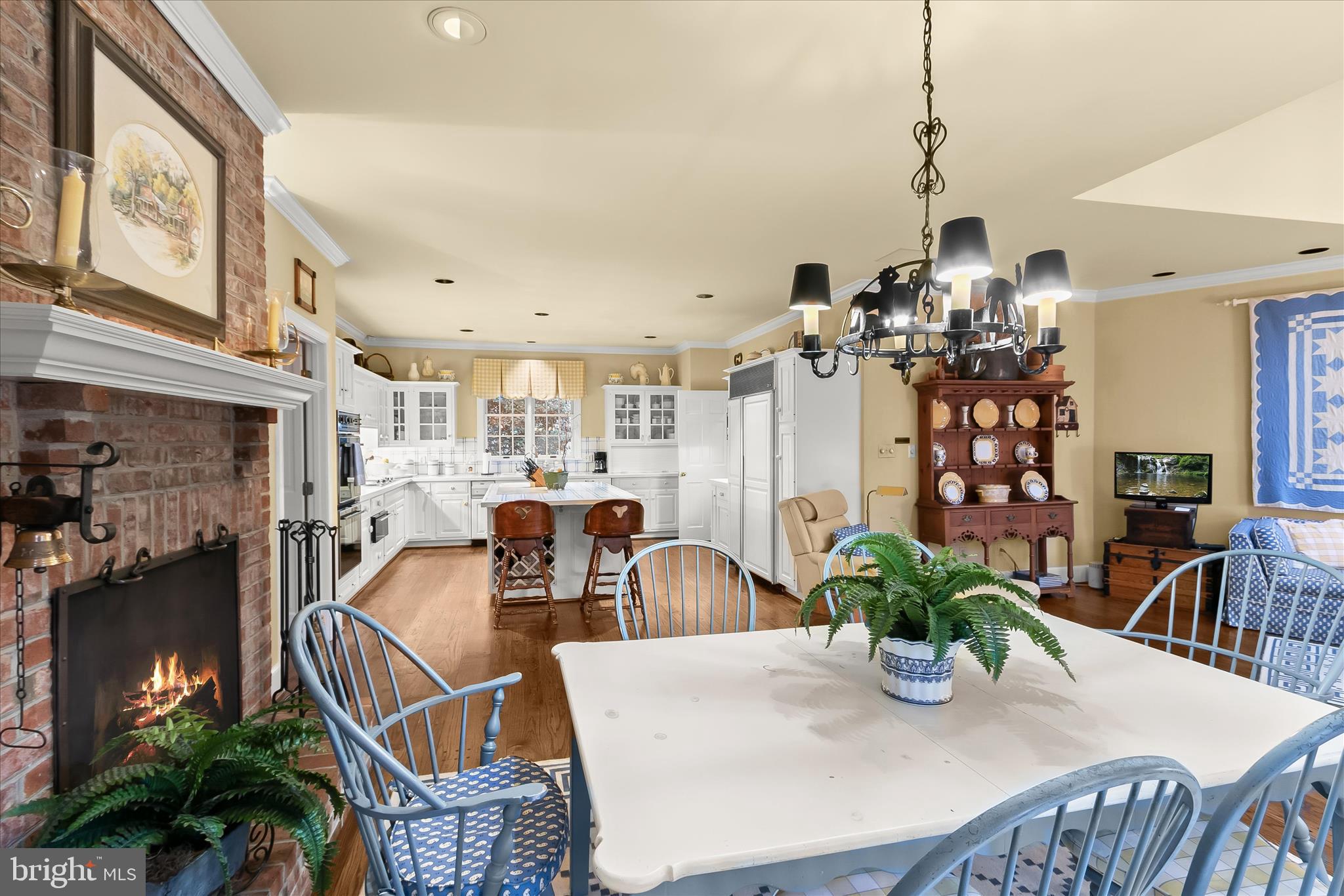 949 Bellview Road McLean, VA 22102 - Photo 24 of 45 Kitchen Family Room