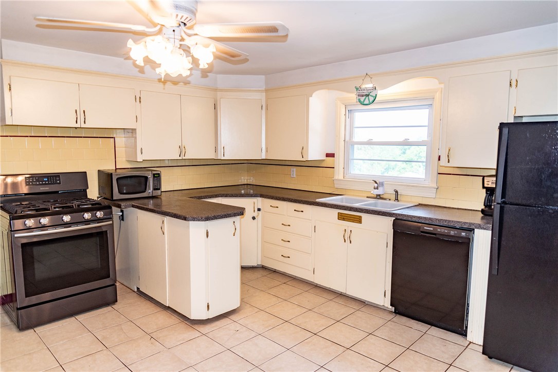 9 Oaklawn Road North Smithfield, RI 02896 - Photo 8 of 37