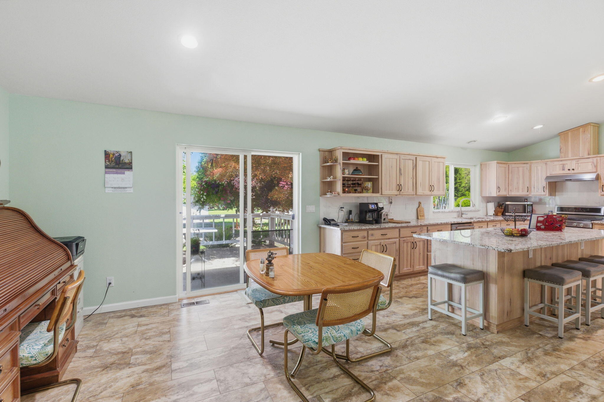 258 Walker Road Grants Pass, OR 97527 - Photo 10 of 42 Gallery Image 10