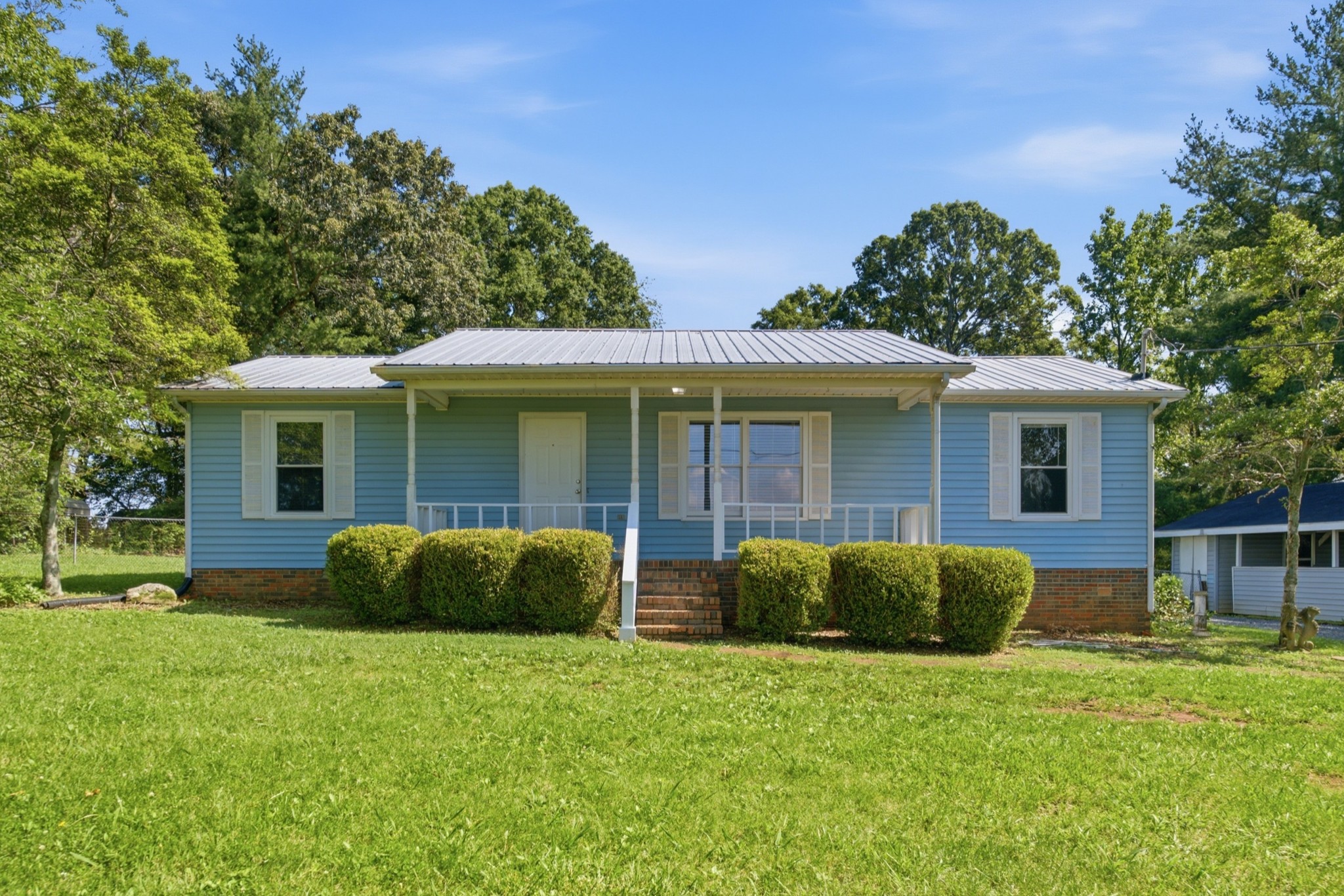 609 Hawkersmith Road Tullahoma, TN 37388 - Photo 2 of 32