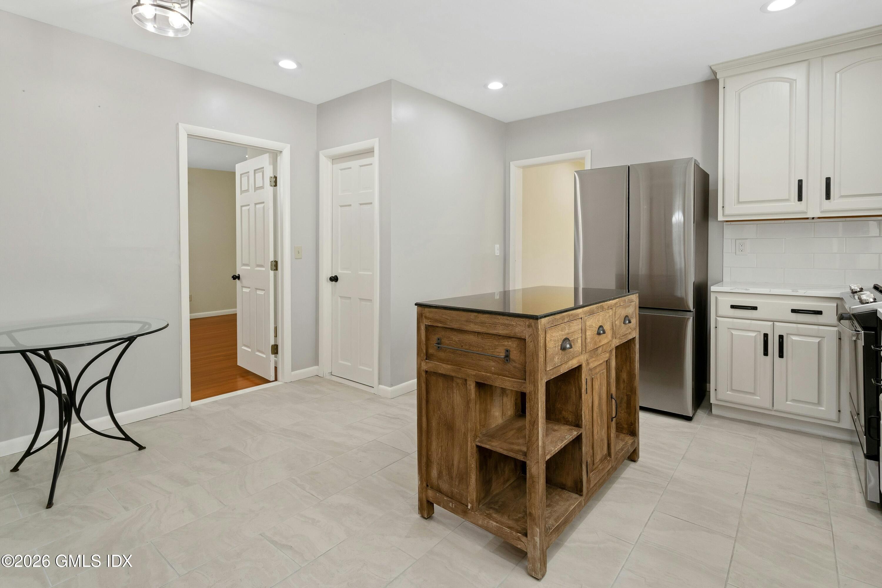 37 Gerry Street, Unit A Greenwich, CT 06830 - Photo 5 of 23 005-491883-_X0A4271_14599390