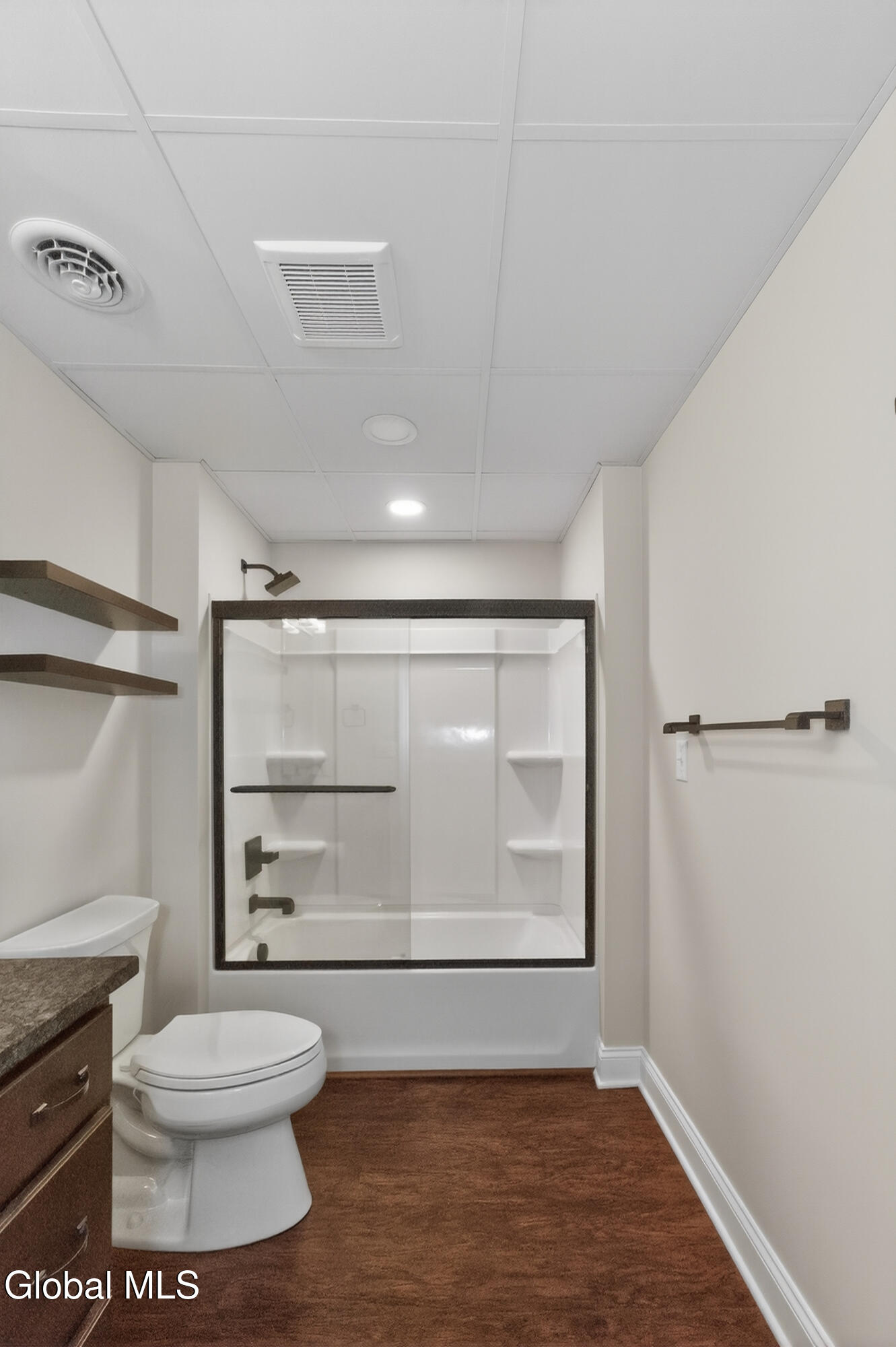 38 Cambridge Way Colonie, NY 12110 - Photo 46 of 57 9 Bathroom 3