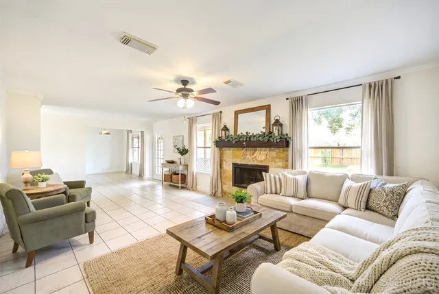 $279,900 | 15926 Mission Glen Drive, Houston, TX 77083