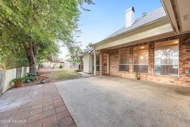 $389,000 | 112 Port Royal Circle, Lafayette, LA 70508