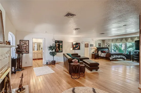 $5,650 | 7082 Mira Vista Street, Las Vegas, NV 89120