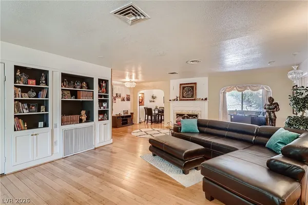 $5,650 | 7082 Mira Vista Street, Las Vegas, NV 89120
