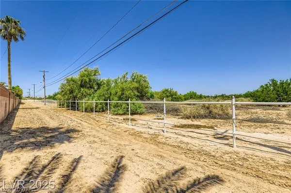 $5,650 | 7082 Mira Vista Street, Las Vegas, NV 89120